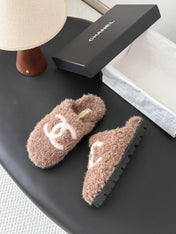 CHANEL 26S SLIDE SANDALS IN TAUPE BROWN SHEARLING UPPER AND LINING WITH WHITE CC LOGO