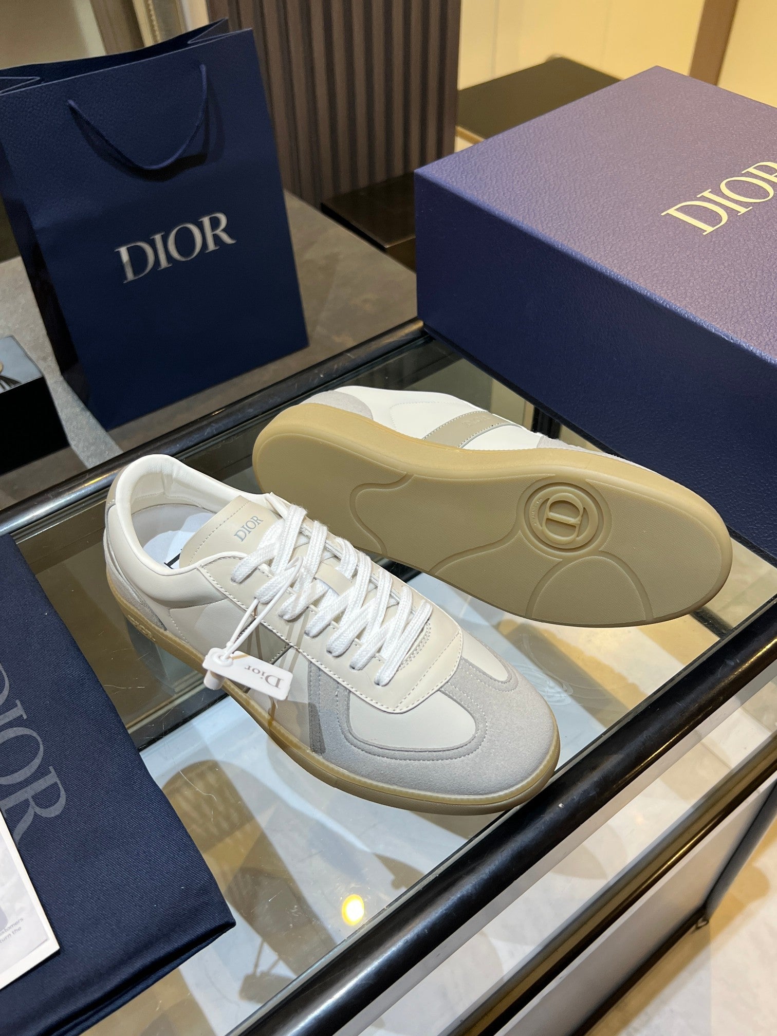DIOR 26S B01 MATCHPOINT SNEAKER IN GRAY AND WHITE CALFSKIN WITH GRAY SUEDE