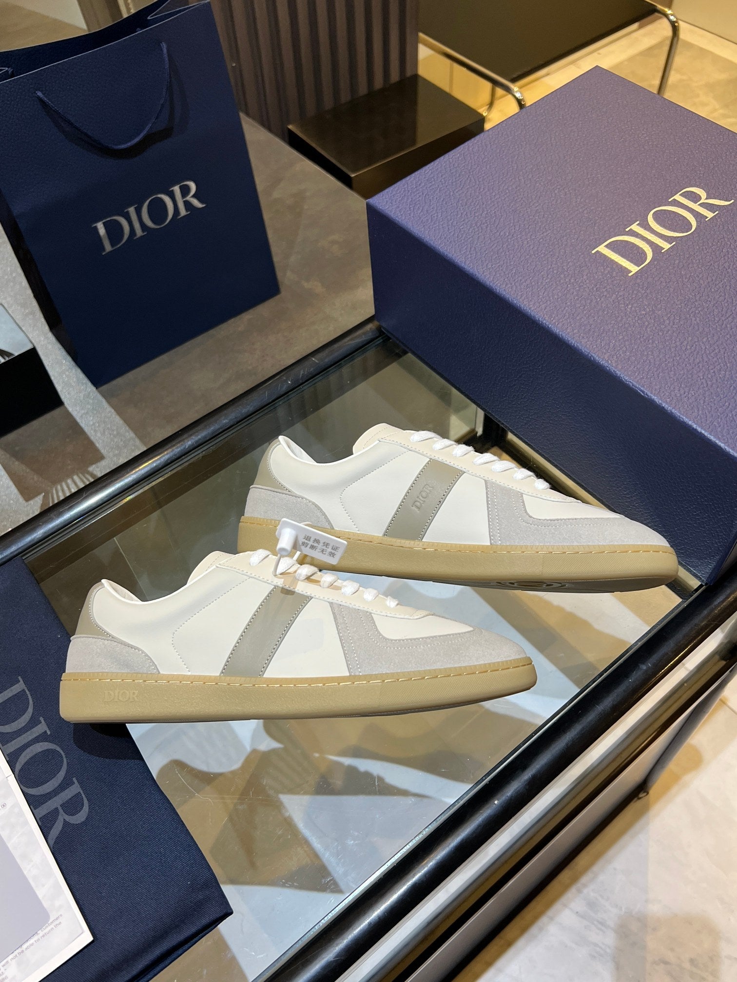 DIOR 26S B01 MATCHPOINT SNEAKER IN GRAY AND WHITE CALFSKIN WITH GRAY SUEDE