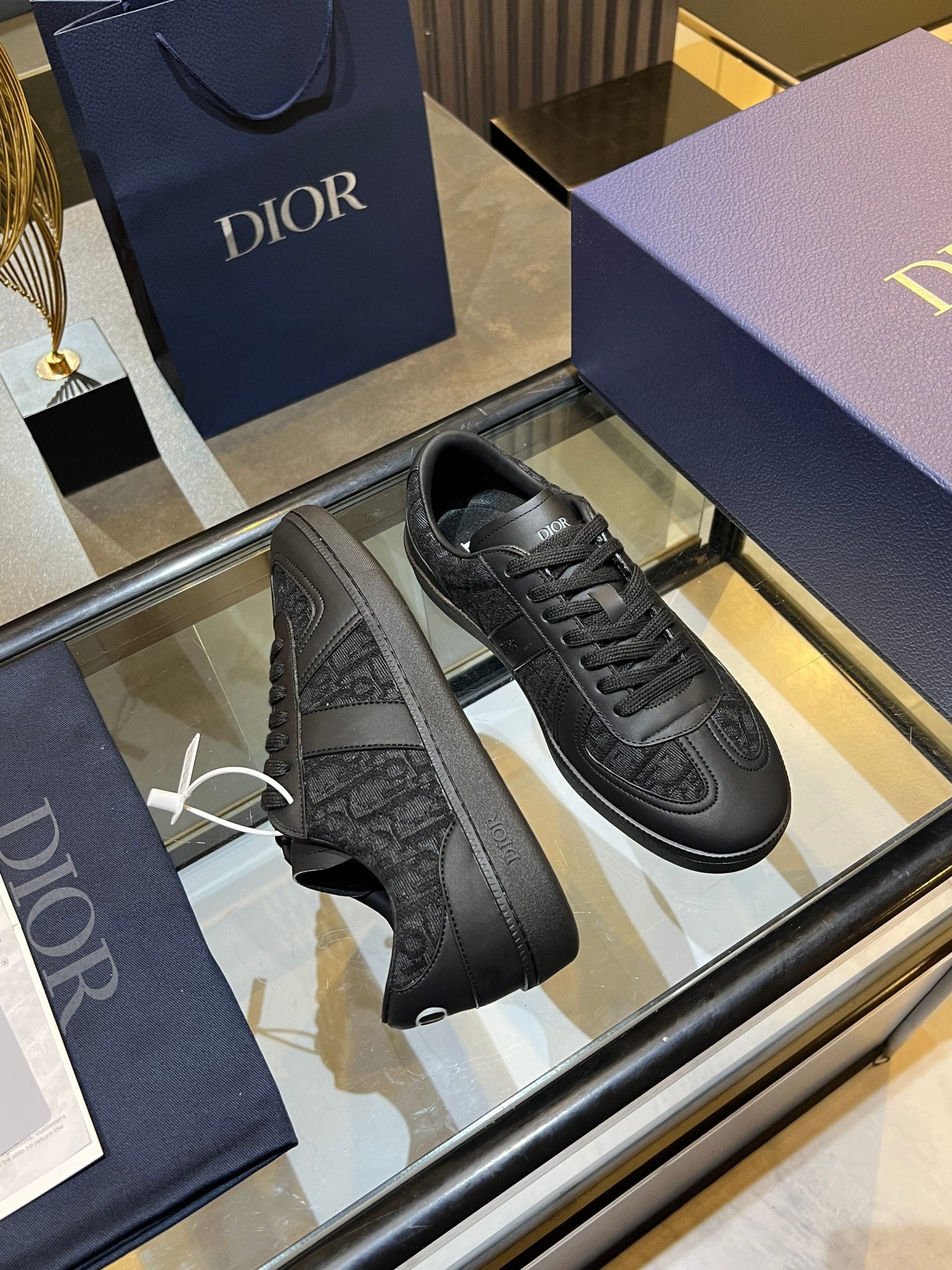 DIOR 26S LOW-TOP SNEAKERS IN BLACK DIOR OBLIQUE JACQUARD AND CALFSKIN