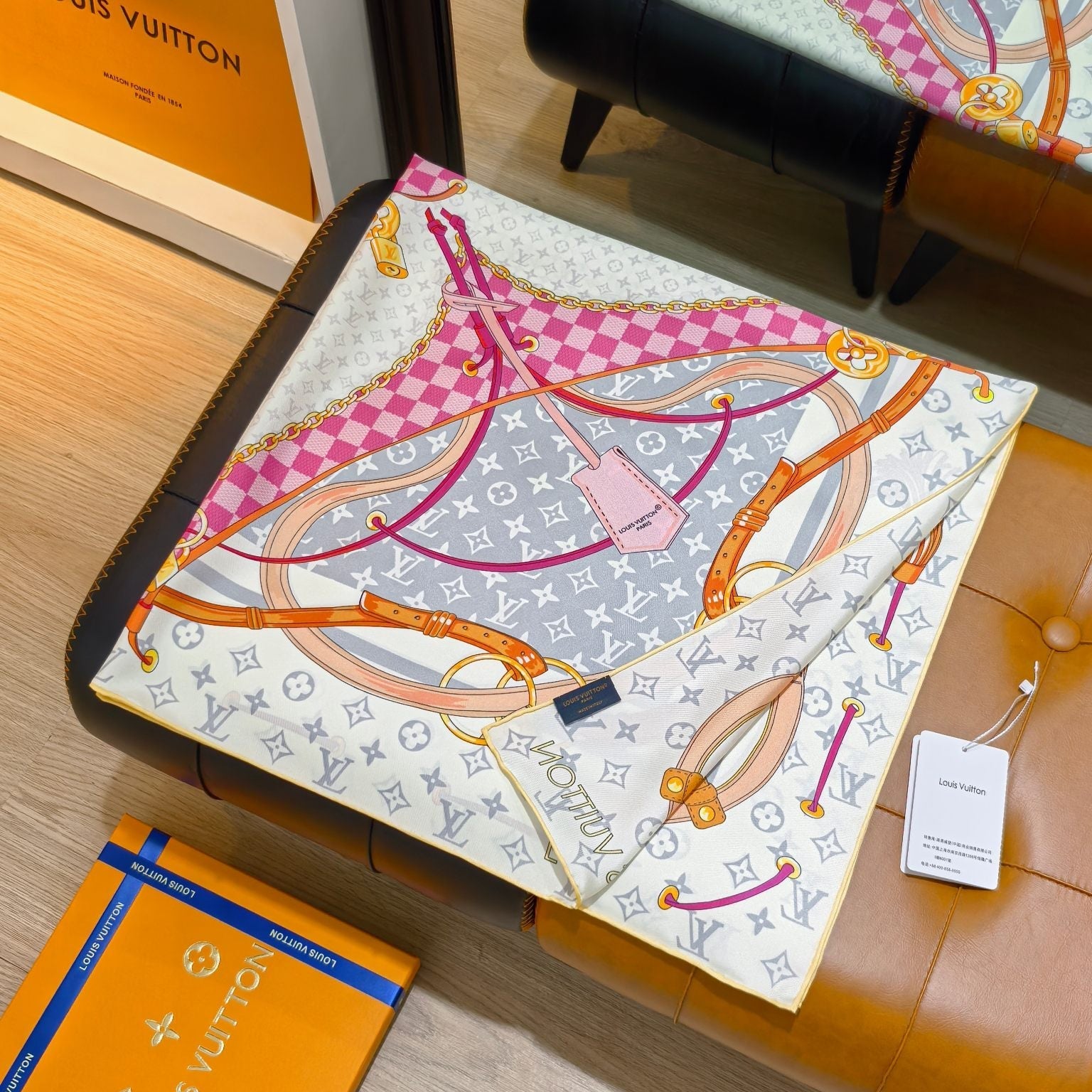 LV 26S SCARF 90 IN SILK 315068