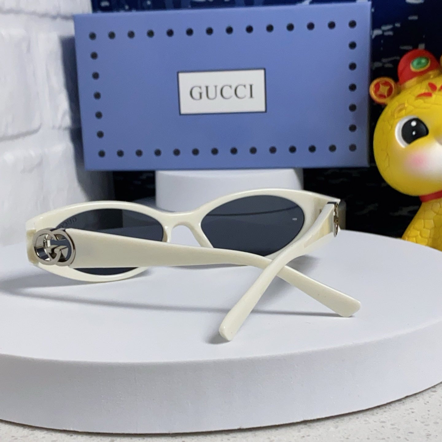 OVAL FRAME SUNGLASSES GG1662SA IN ACETATE