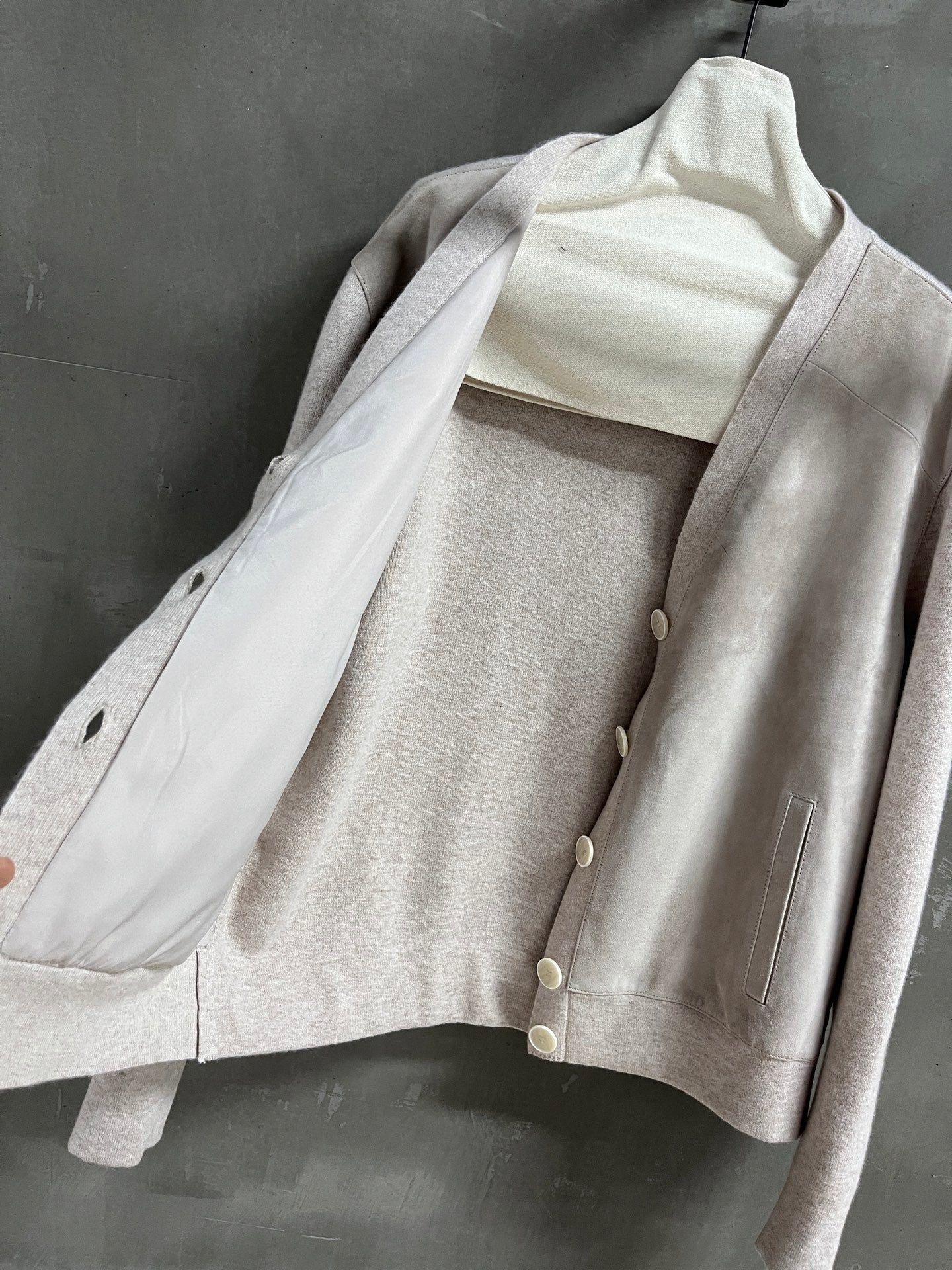LORO PIANA 26S V-NECK KNIT CARDIGAN 883