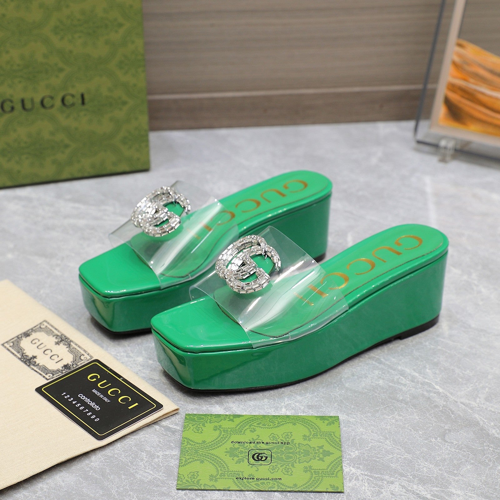 HIGH WEDGE PLATFORM WITH DOUBLE G IN GREEN GLOSSY CALFSKIN