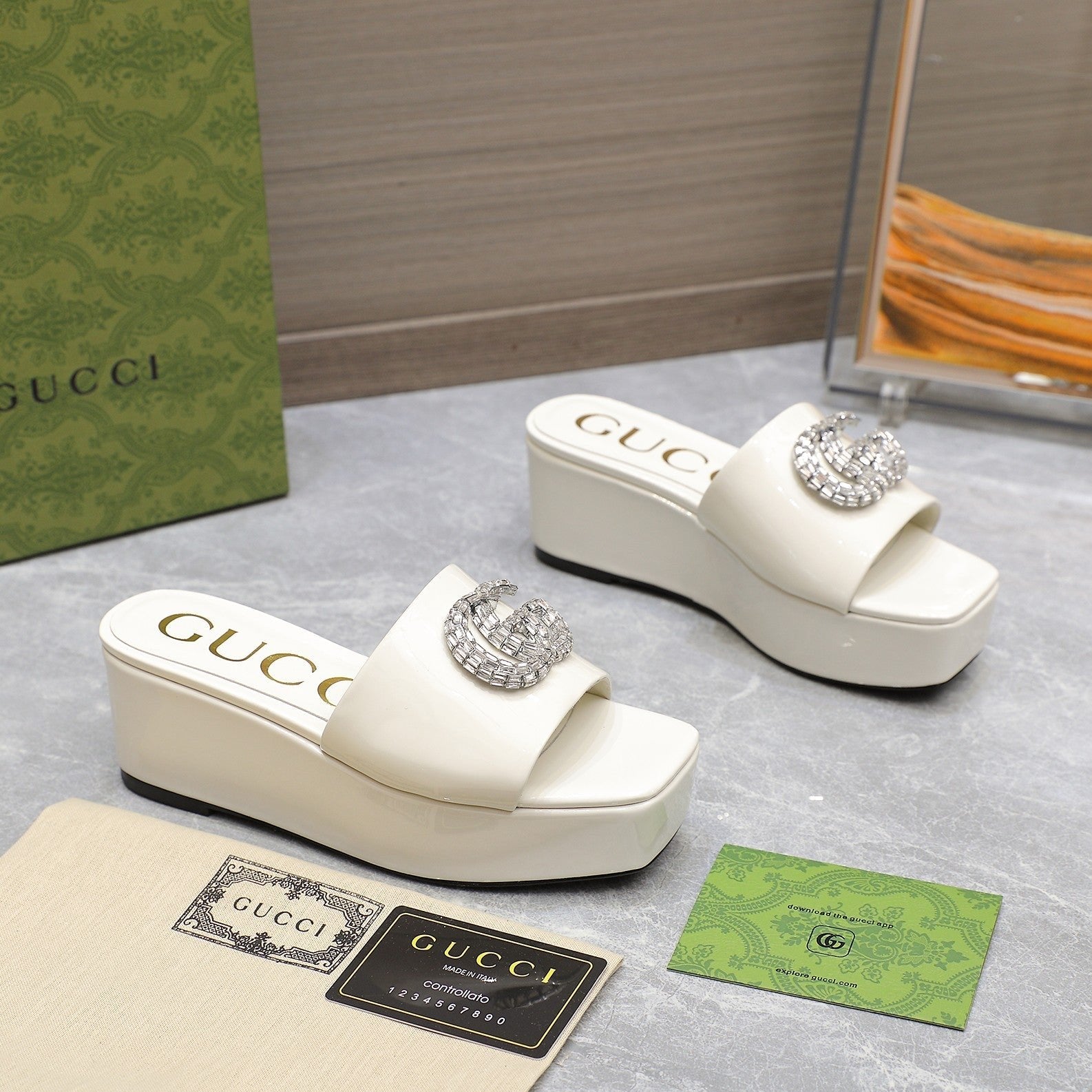 HIGH WEDGE PLATFORM WITH DOUBLE G IN WHITE GLOSSY CALFSKIN