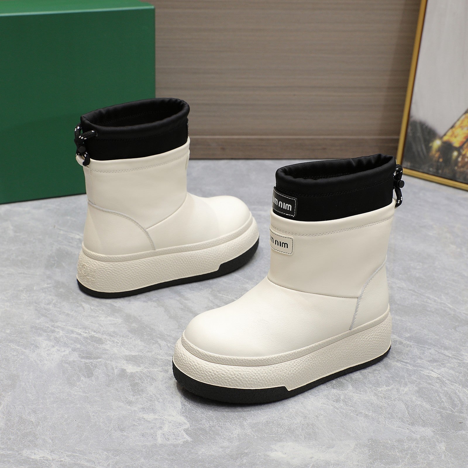 THICK-SOLED SNOW BOOTS IN WHITE CALFSKIN MIX BLACK NYLON