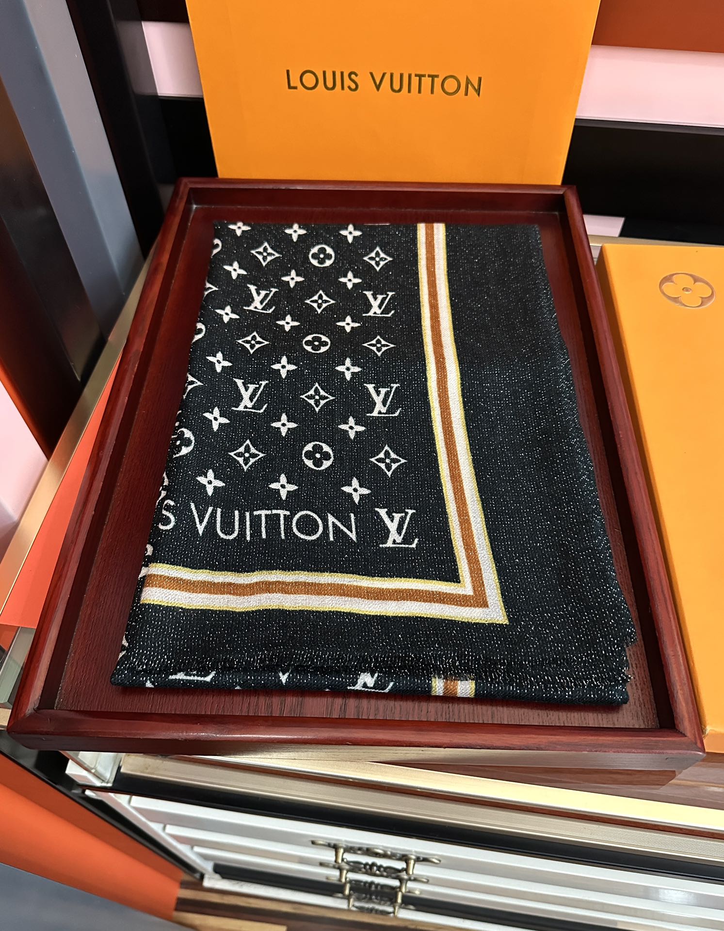 LV 26S SCARF 200 IN CASHMERE 282896