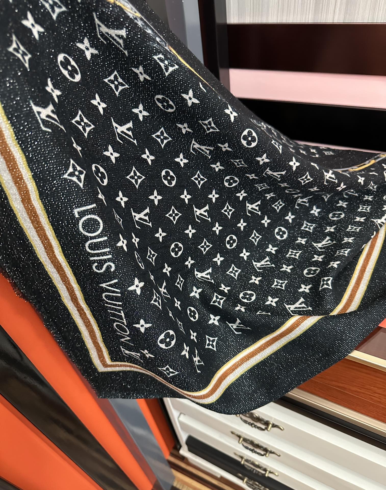 LV 26S SCARF 200 IN CASHMERE 282896