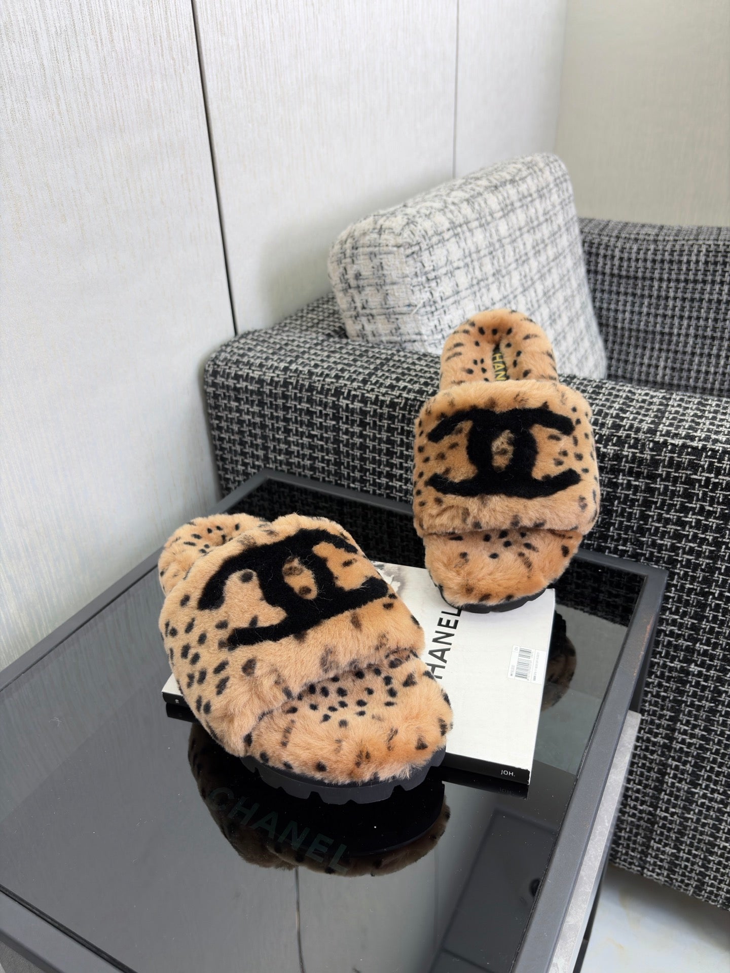 CHANEL 26S PLATFORM SLIDE SANDALS IN CAMEL AND BLACK SHEARLING DALMATIAN PRINT