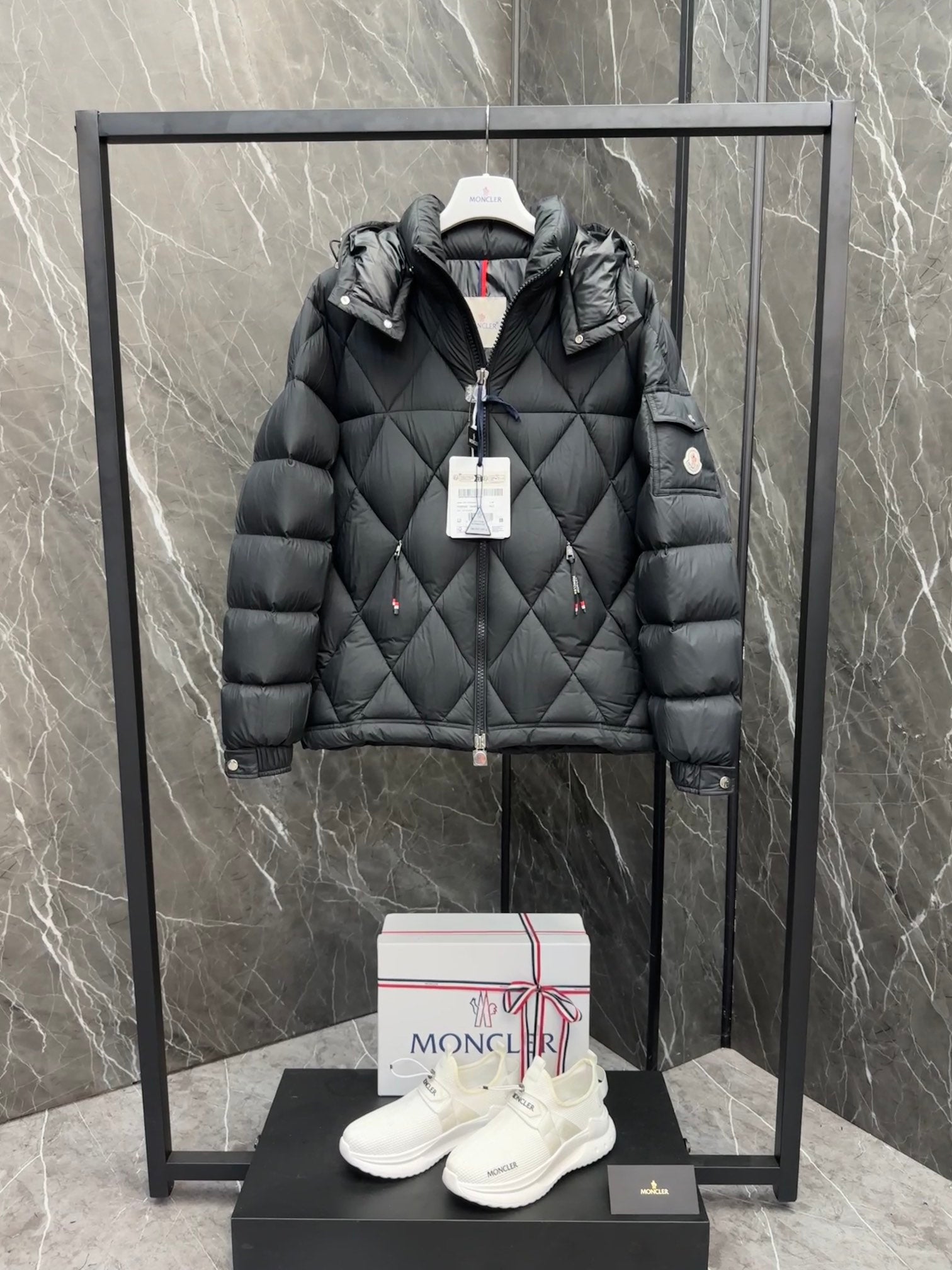 MONCLER 25S JACKET IN BLACK 052