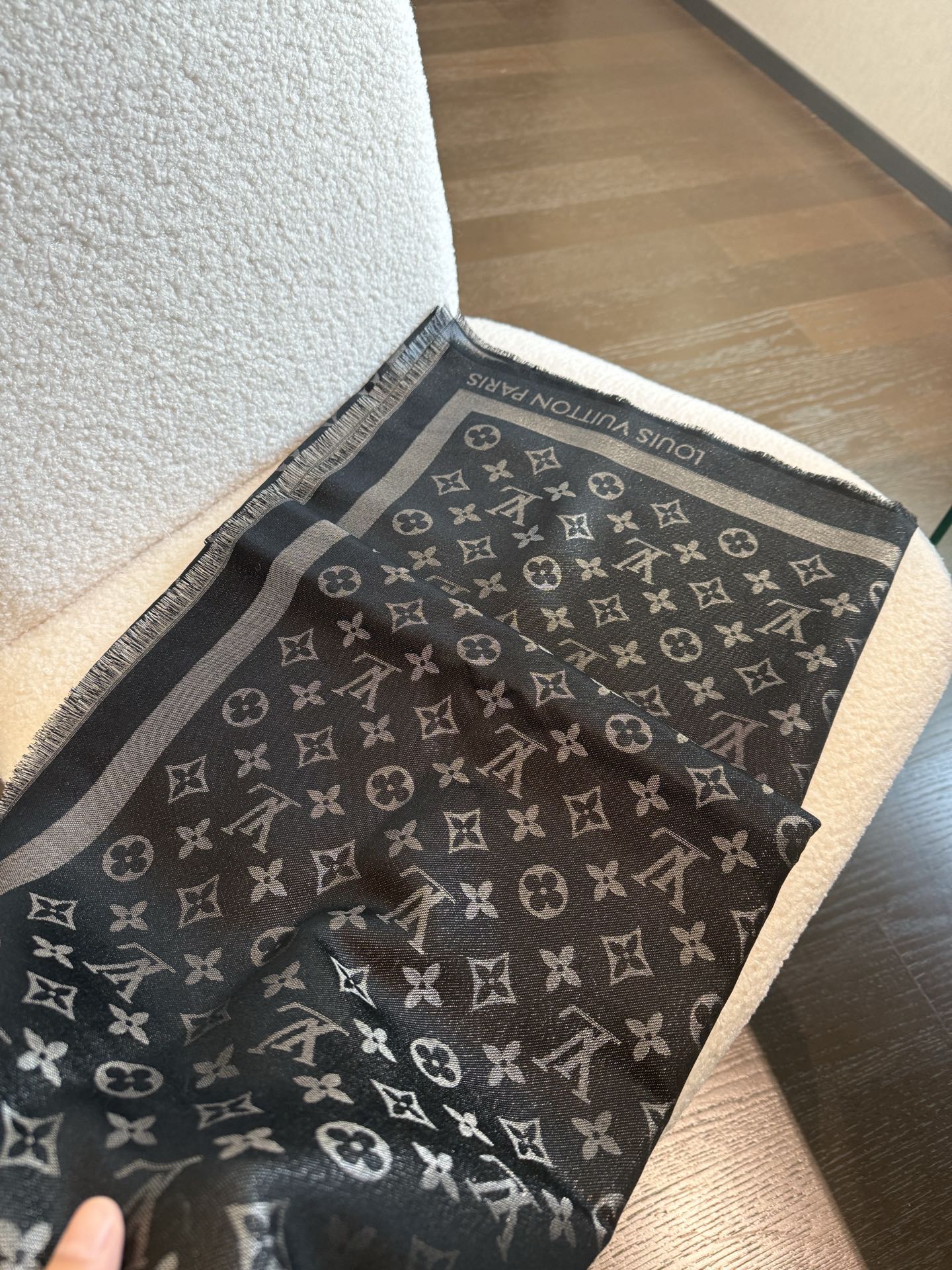 LV 26S SCARF 140 IN CASHMERE 318386