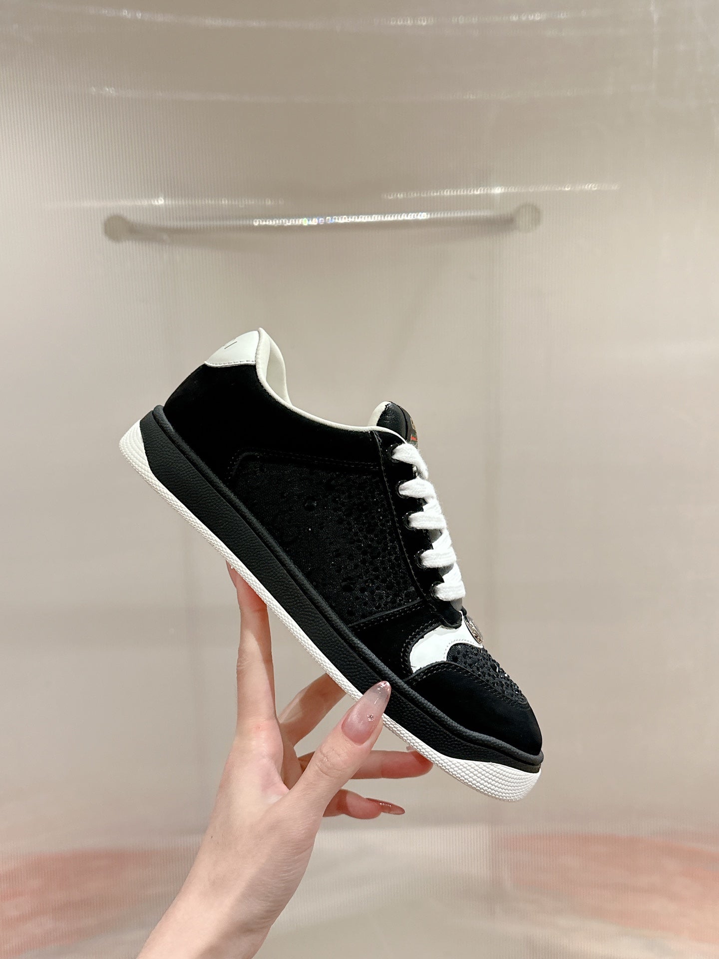 GUCCI 26S SCREENER SNEAKER IN BLACK SUEDE