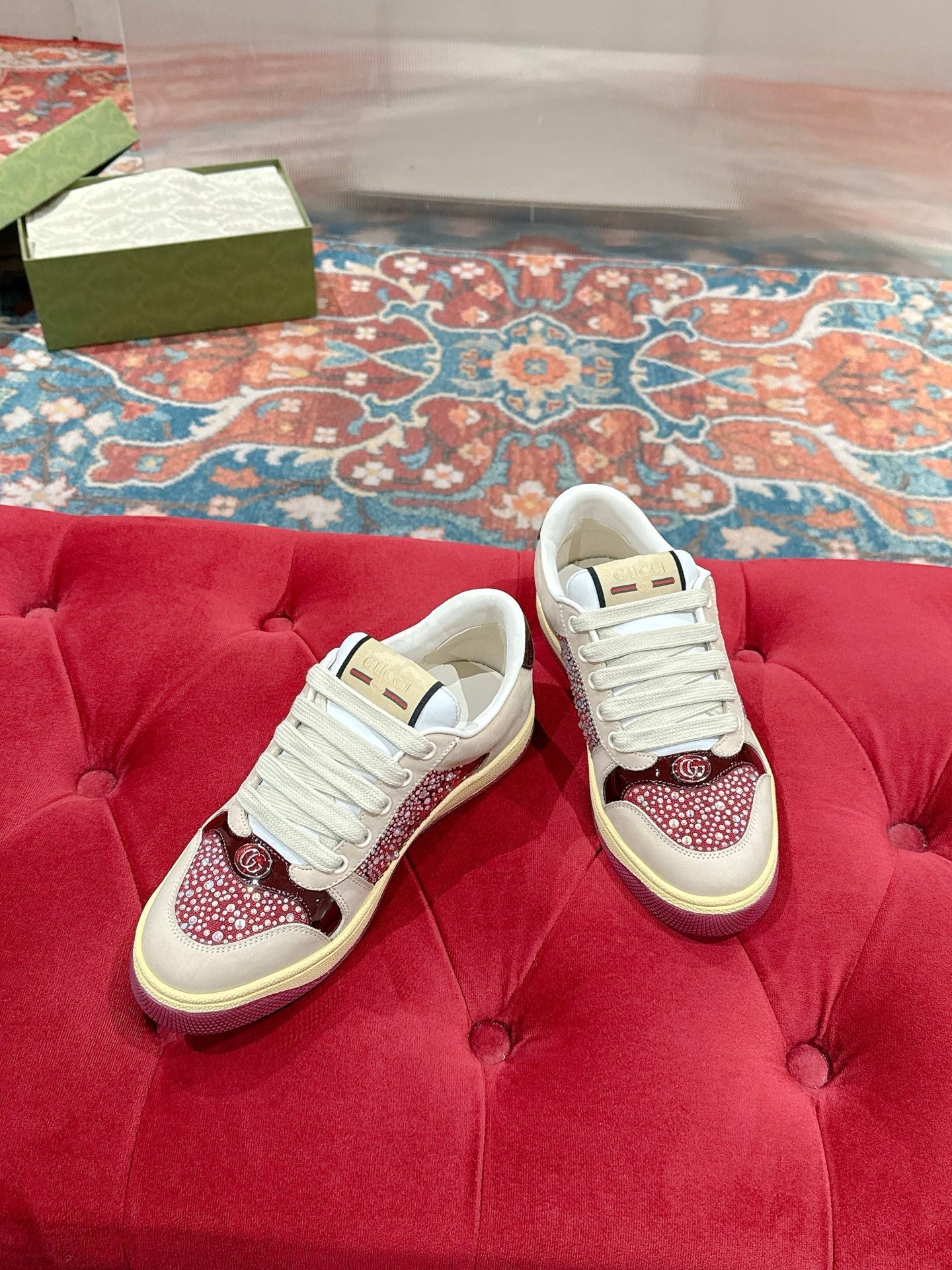 GUCCI 26S SCREENER SNEAKER IN BEIGE SUEDE MIX DARK RED CANVAS