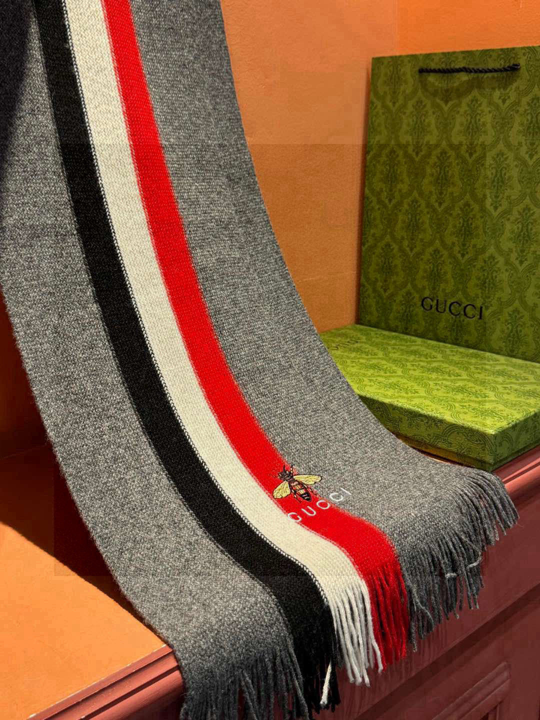 GUCCI 25S SCARF 180 IN CASHMERE 730565