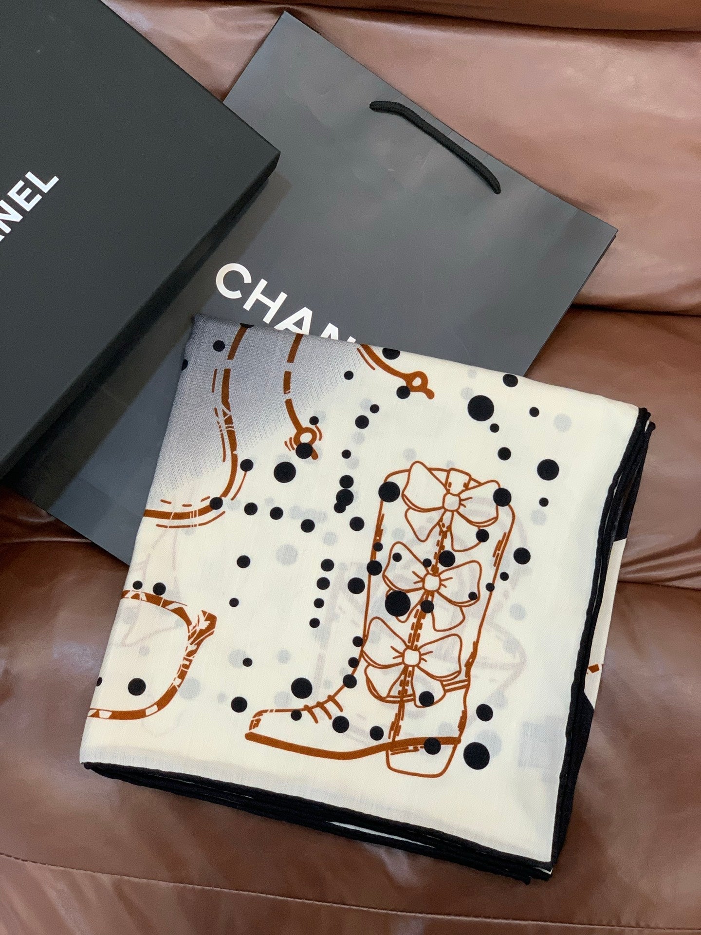 CHANEL 25S SCARF 135 IN CASHMERE 883636