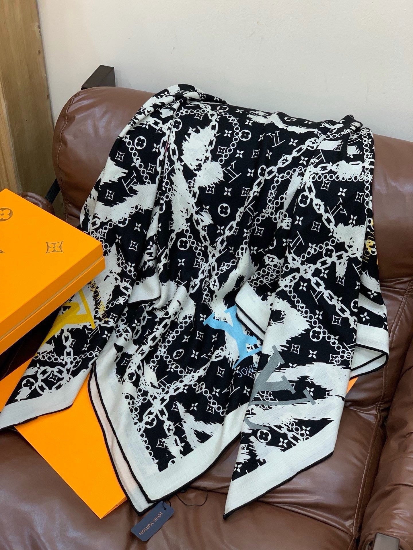 LV 26S SCARF 135 IN CASHMERE AND SILK 319869