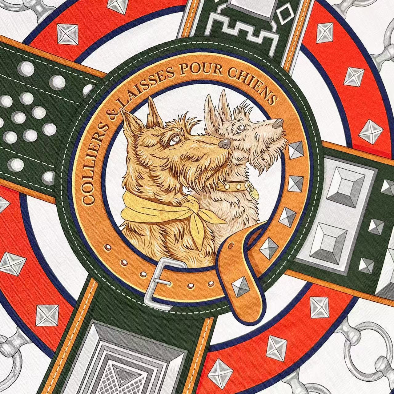 HERMES 26S PATTERNED SCARF 140 IN SILK AND CASHMERE 502251