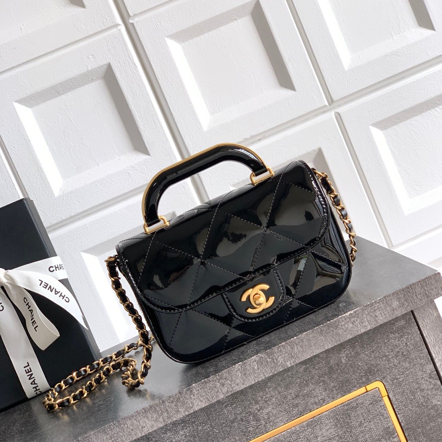 CHANEL 26S TOP HANDLE BAG 18 IN BLACK QUILTED PATENT LEATHER
