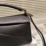 LOE MEDIUM 25 PUZZLE BAG IN BLACK GRAINED CALFSKIN