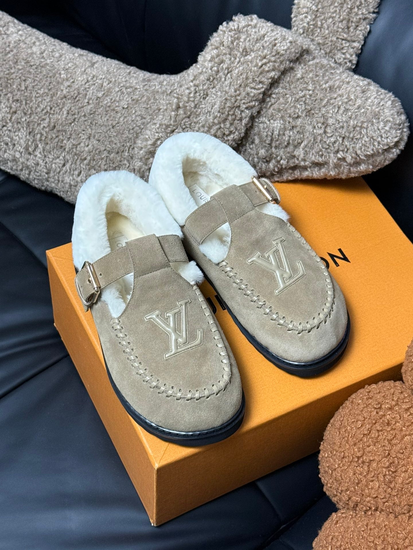 COLORADO COMFORT MARY JANE IN KHAKI BROWN SUEDE AND SHEARLING LINING
