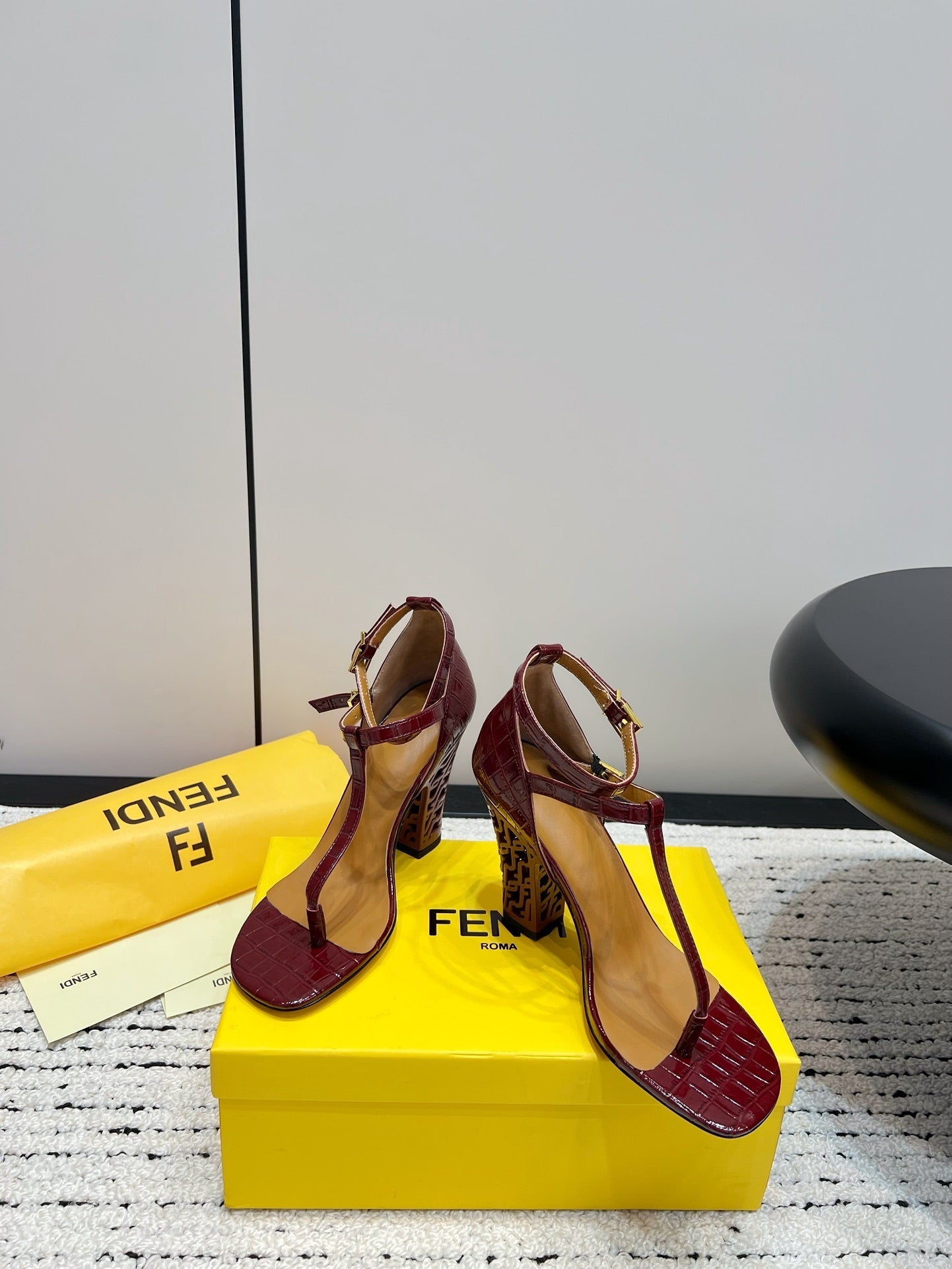 FENDI HIGH-HEELED 10 CM IN SANGRIA RED GLOSSY LAMBSKIN WITH GOLD HARDWARE
