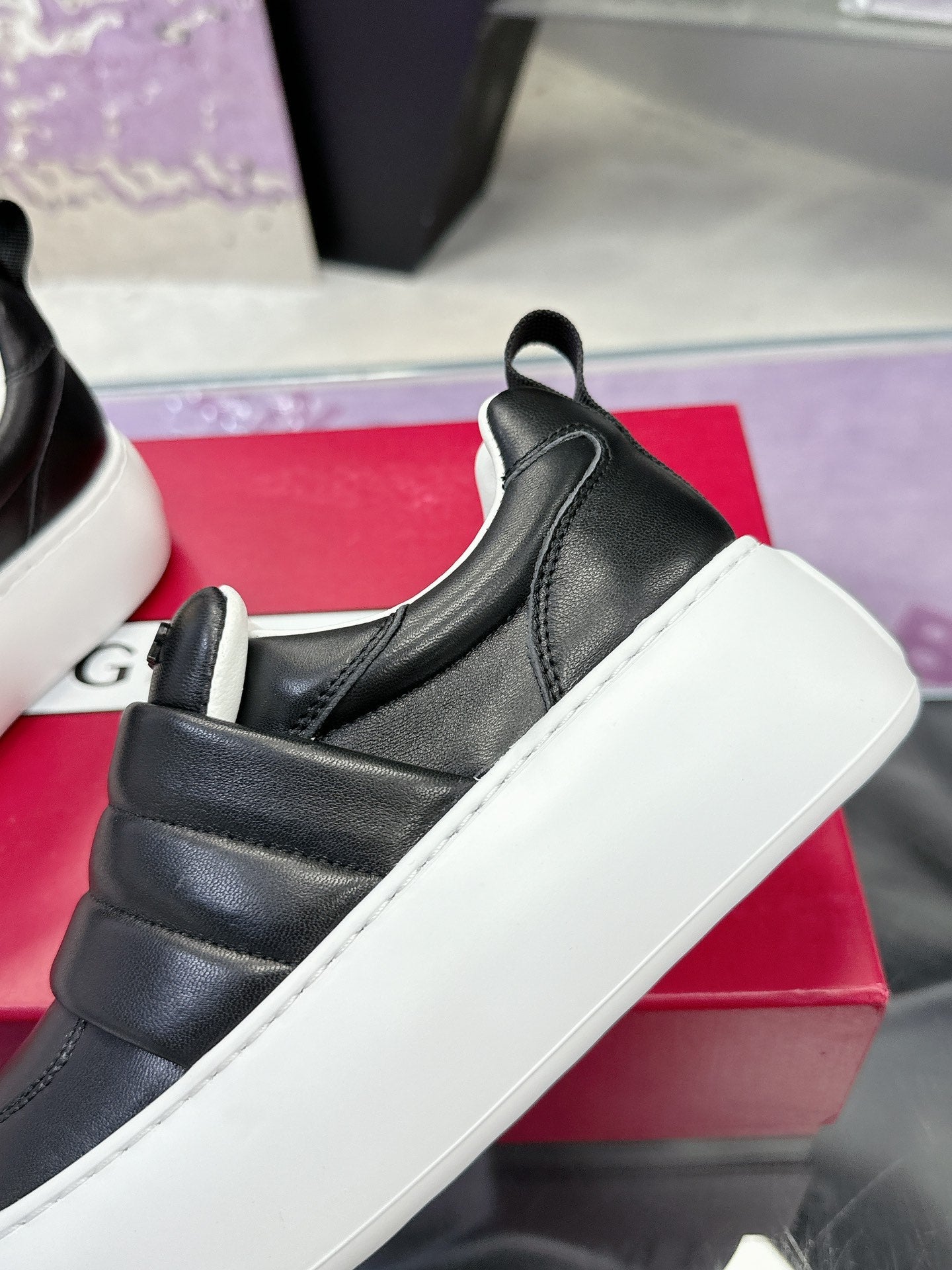 PUFFY LEATHER LOW TOP SNEAKERS IN BLACK LAMBSKIN