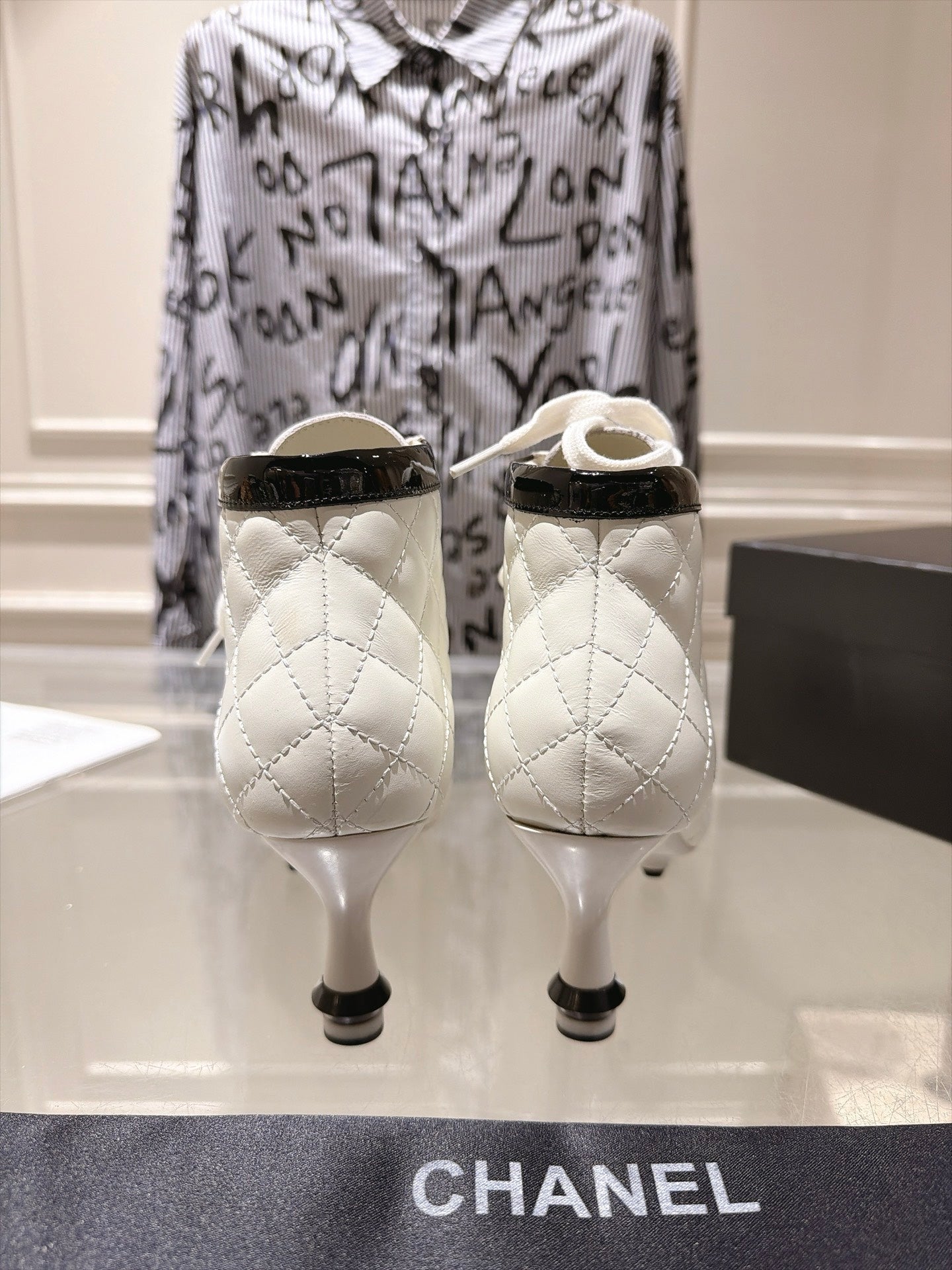 CHANEL 26S HIGH HEEL KNEE HIGH BOOTS 70 MM IN WHITE LAMBSKIN AND BLACK PATENT CALFSKIN