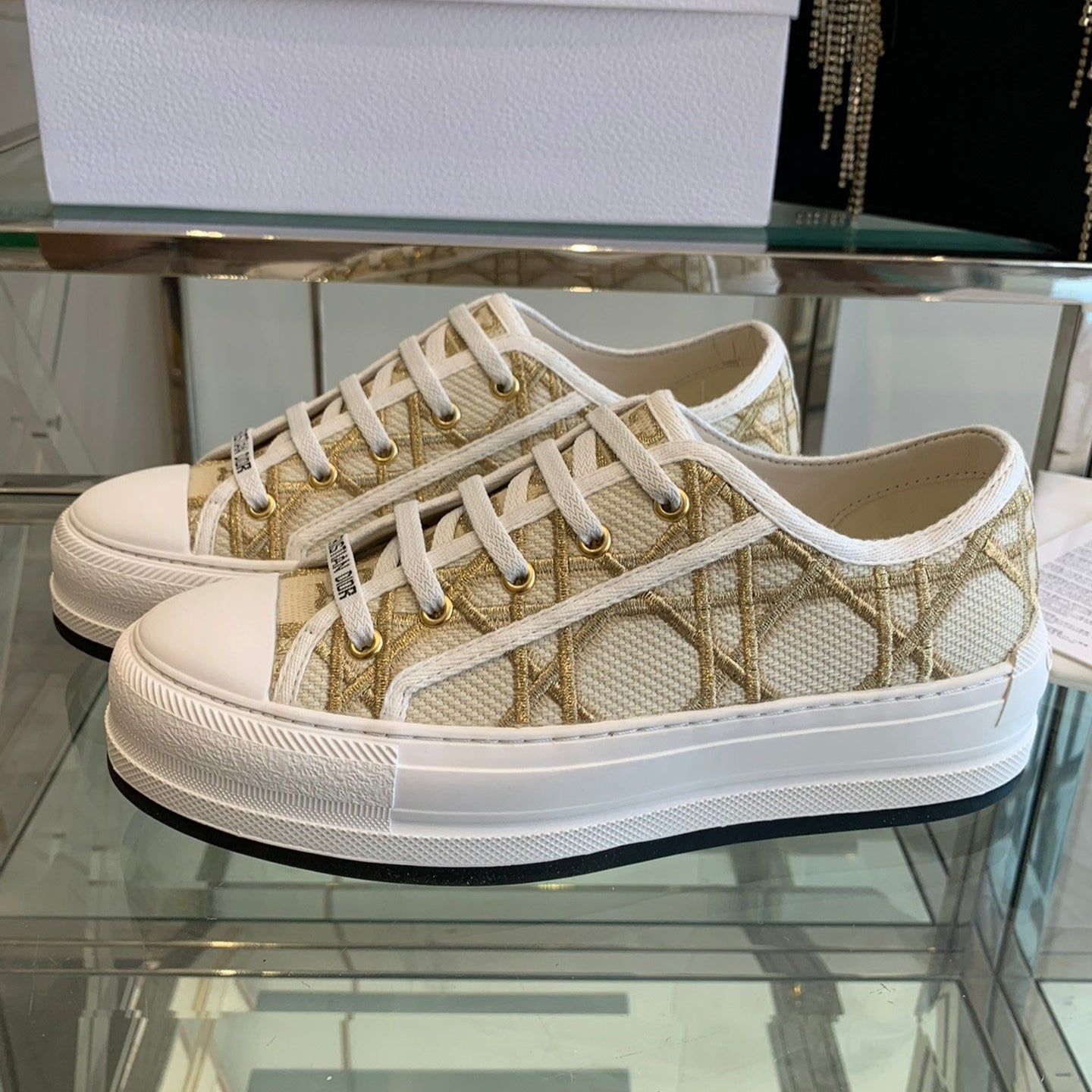 WALK'N PLATFORM SNEAKER IN BEIGE-GOLD TONE EMBROIDERED FABRIC
