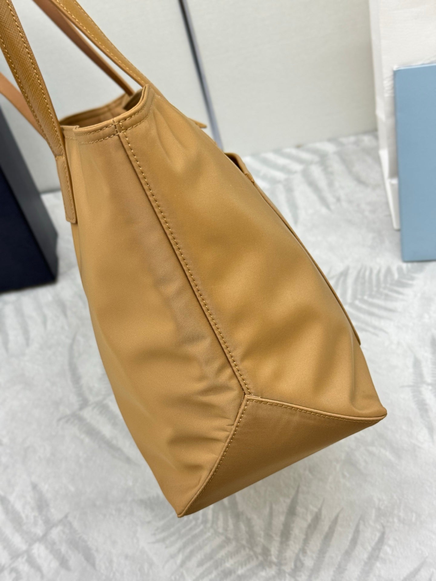 PRADA 25S RE-EDITION 1978 MEDIUM 35 IN DARK CARAMEL NYLON AND SAFFIANO CALFSKIN