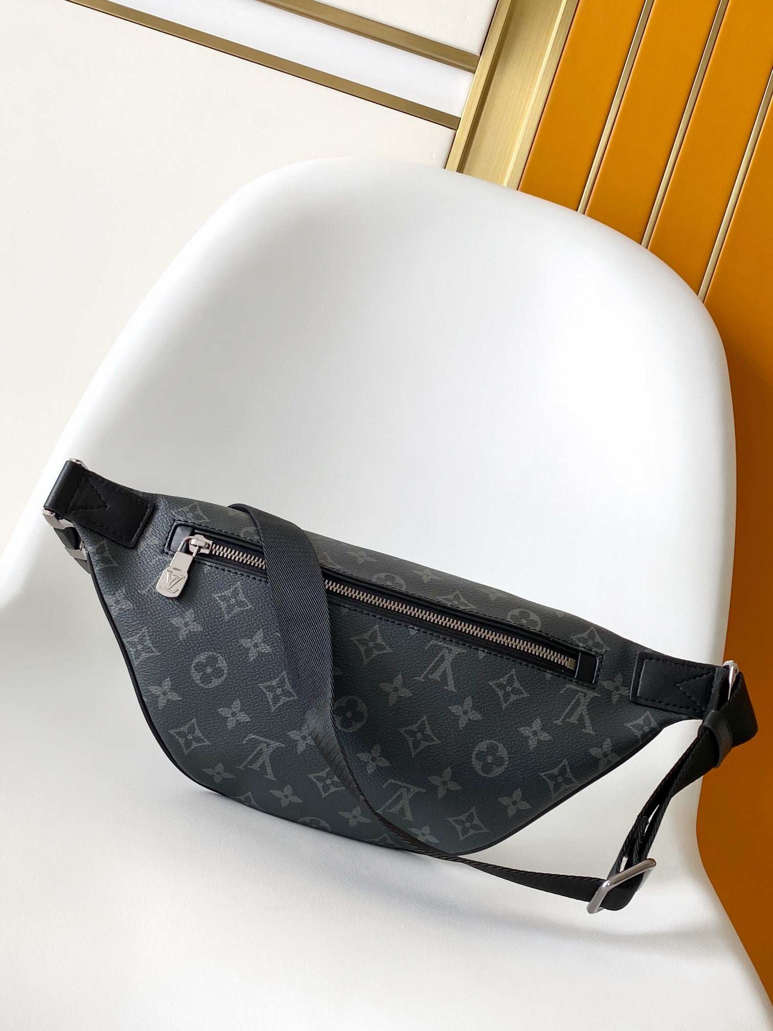 LV 25S DISCOVERY BUMBAG 44 IN BLACK NEON JADE MONOGRAM ECLIPSE CANVAS AND CALFSKIN