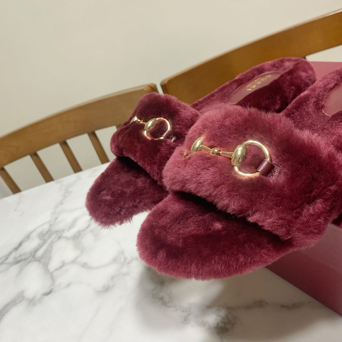 GUCCI 26S HORSEBIT MULES IN DARK RED SHEARLING