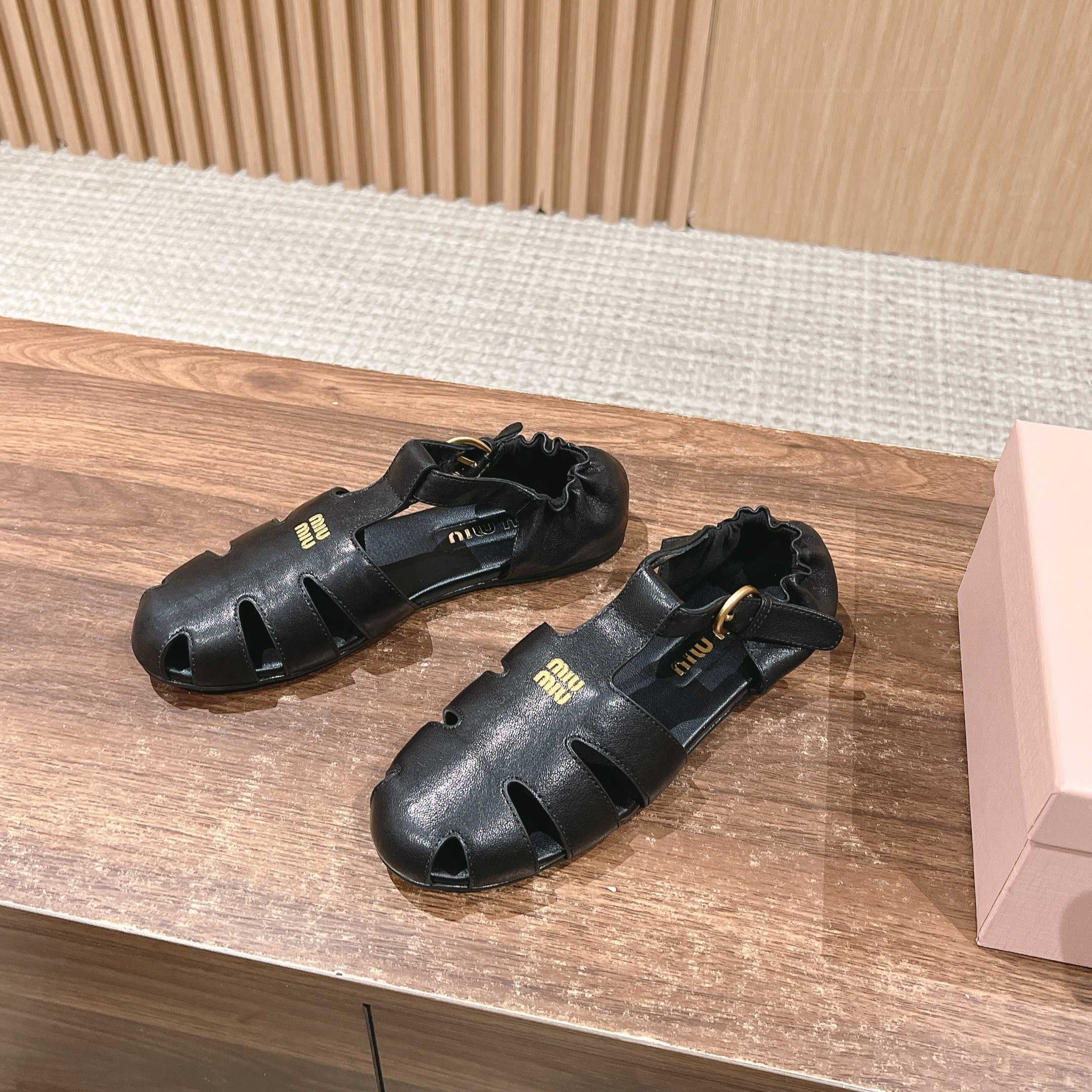 FISHERMAN BUCKLE SANDALS IN BLACK LAMBSKIN