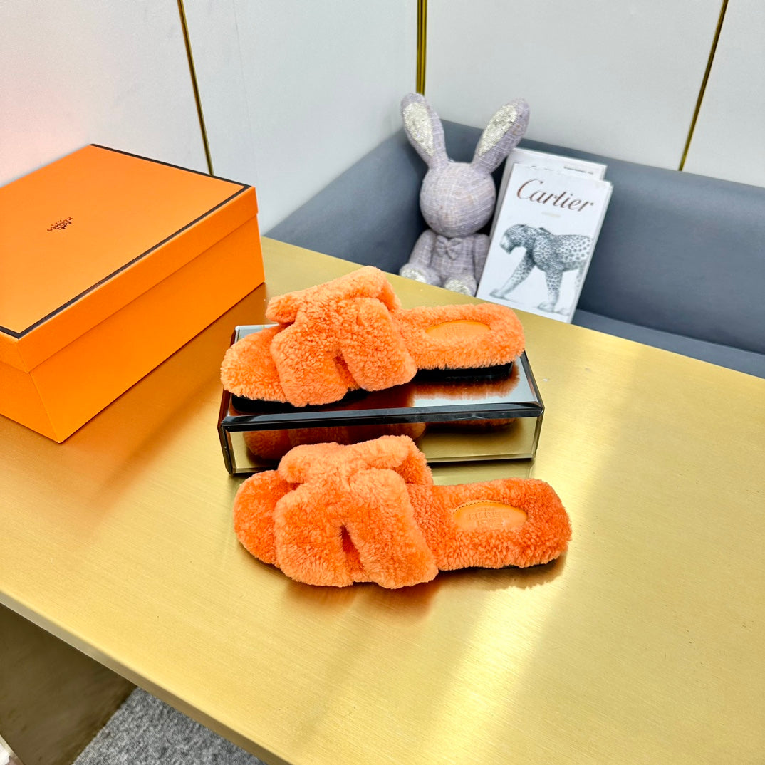 0RAN SHEARLING SANDALS NEON ORANGE