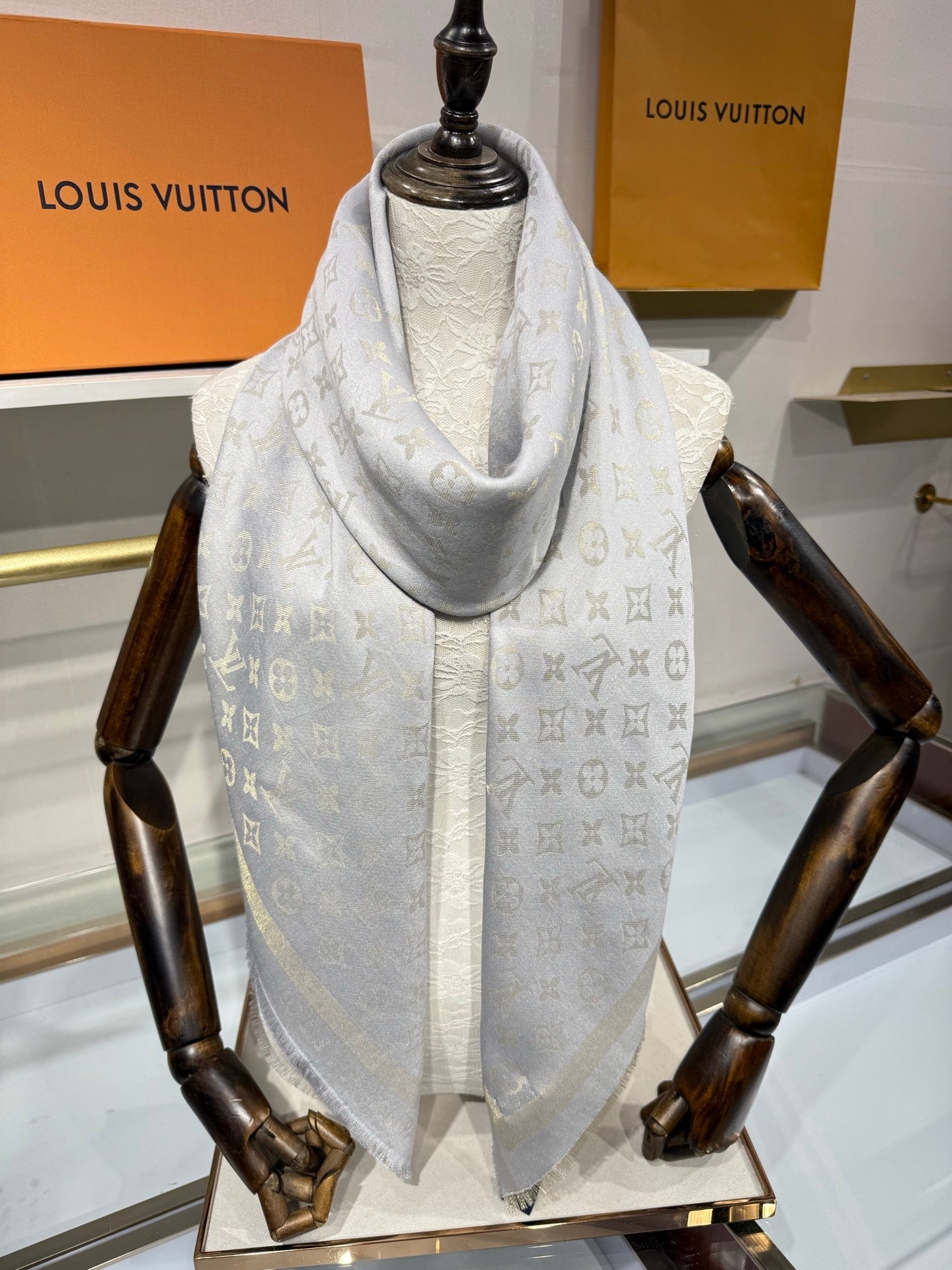 LV 26S SCARF 140 IN CASHMERE 320781