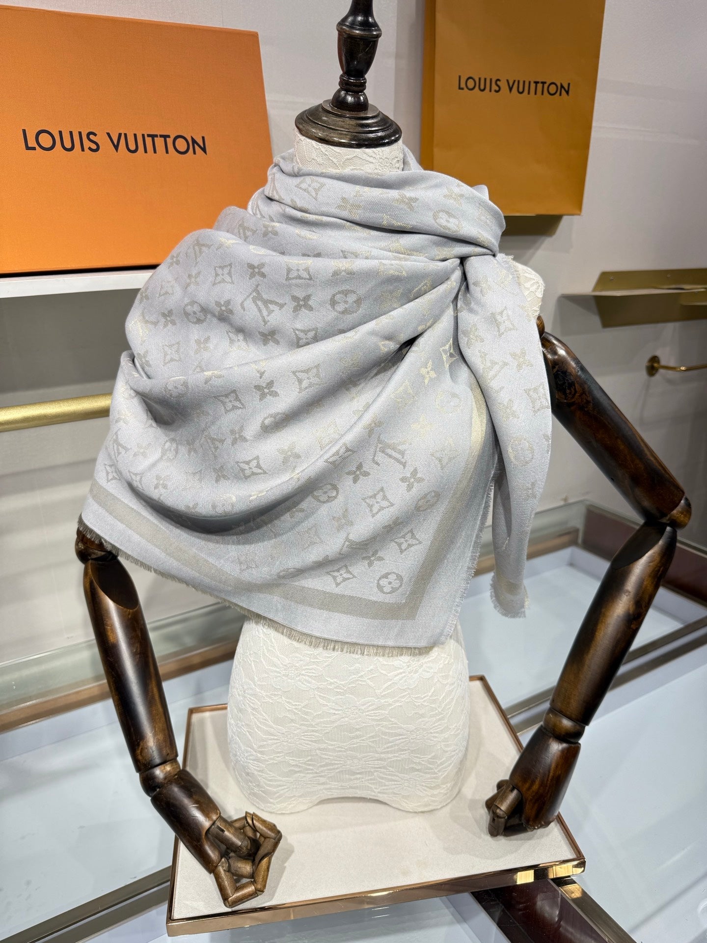 LV 26S SCARF 140 IN CASHMERE 320781