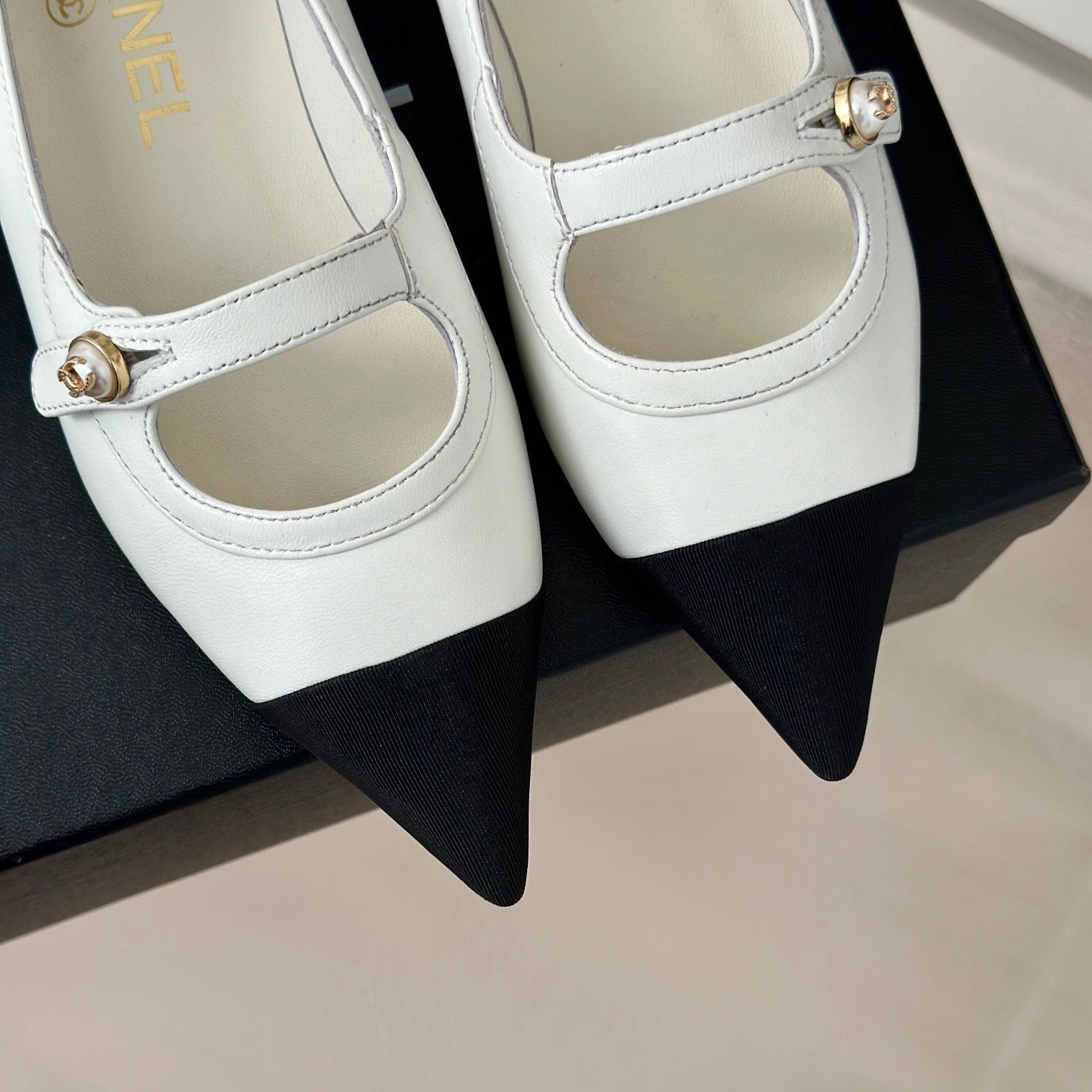 Double C Milan Runway Pointed Toe Mary Jane Shoes White Black Lambskin