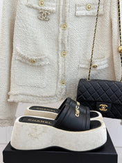 PLATFORM SLIPPERS IN BLACK LAMBSKIN