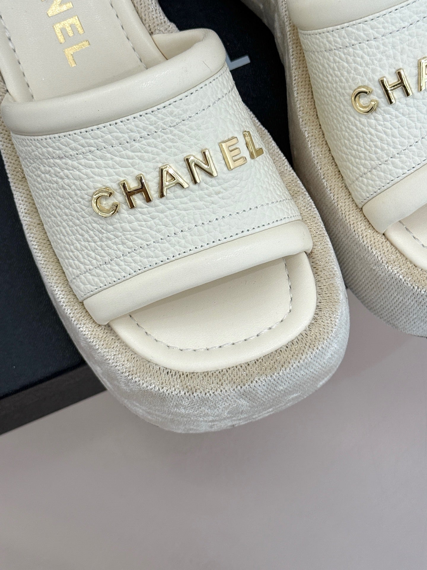 PLATFORM SLIPPERS IN WHITE LAMBSKIN