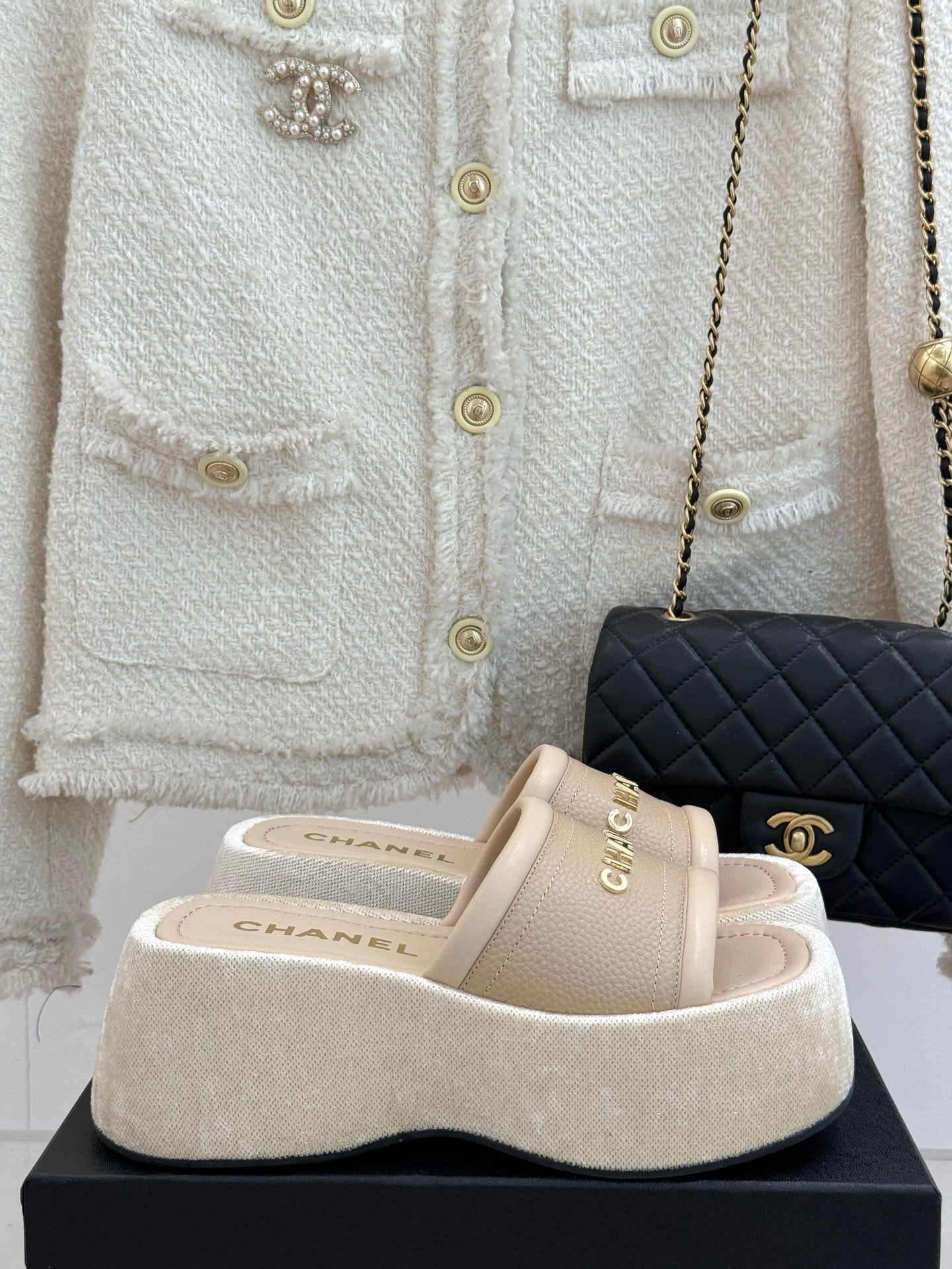 PLATFORM SLIPPERS IN CAMEL BEIGE LAMBSKIN