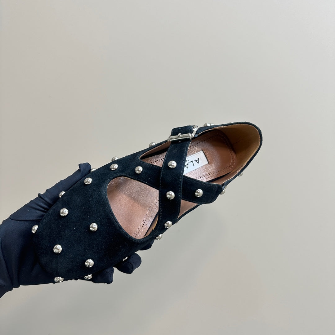 CRISS CROSS BALLET FLATS IN BLACK SUEDE WITH STUDS