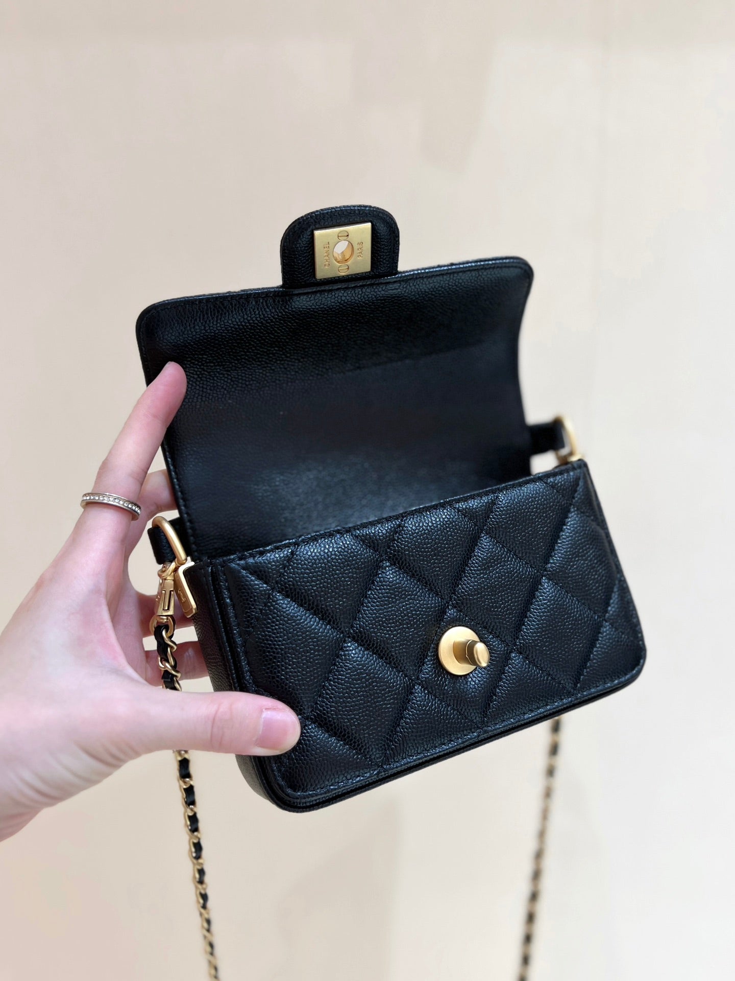 CHANEL FLAP BAG 16 IN BLACK GRAINED CALFSKIN GOLD HARDWARE