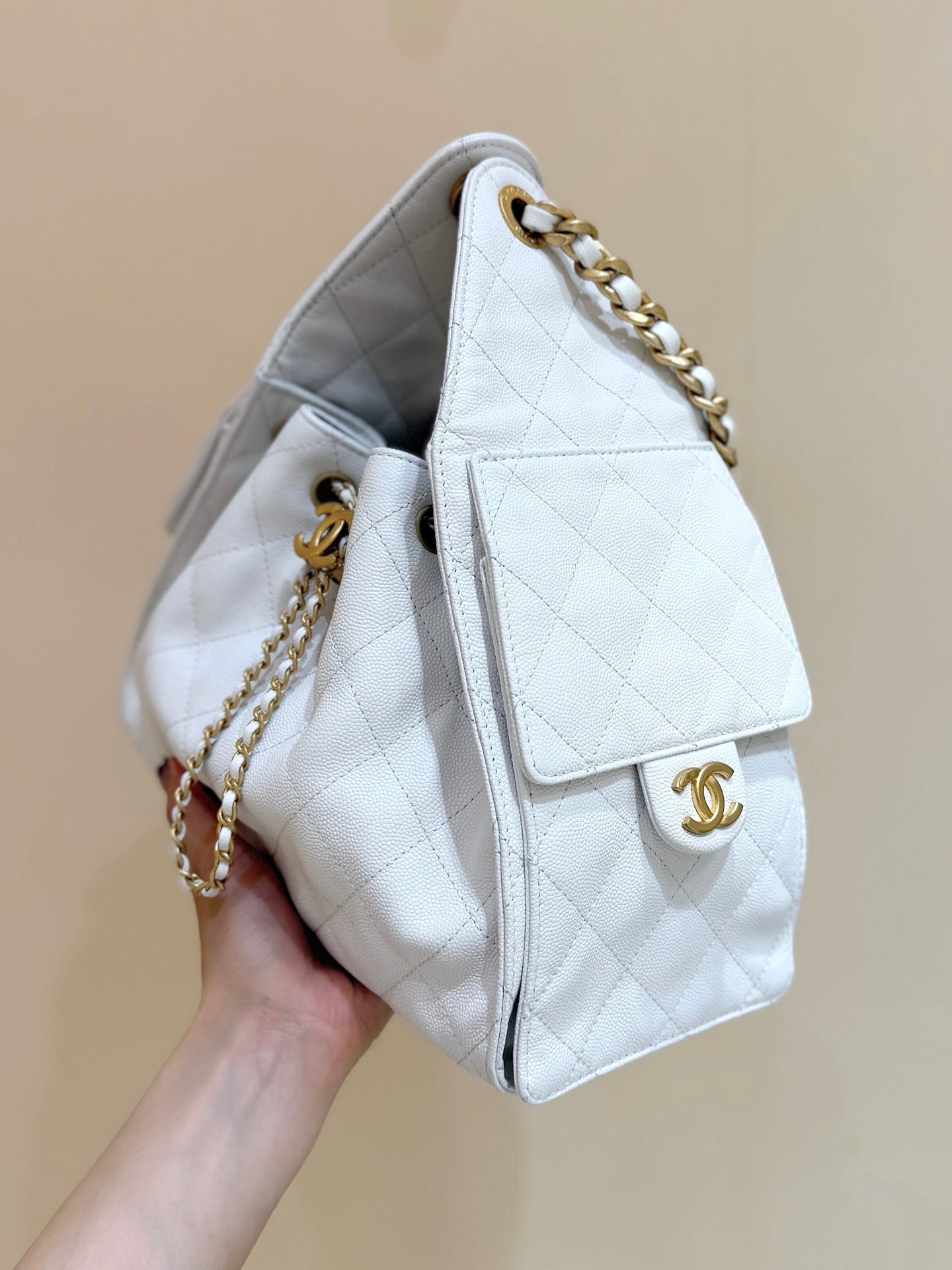 CC 25 HANDBAG IN WHITE 30 GRAINED CALFSKIN GOLD HARDWARE