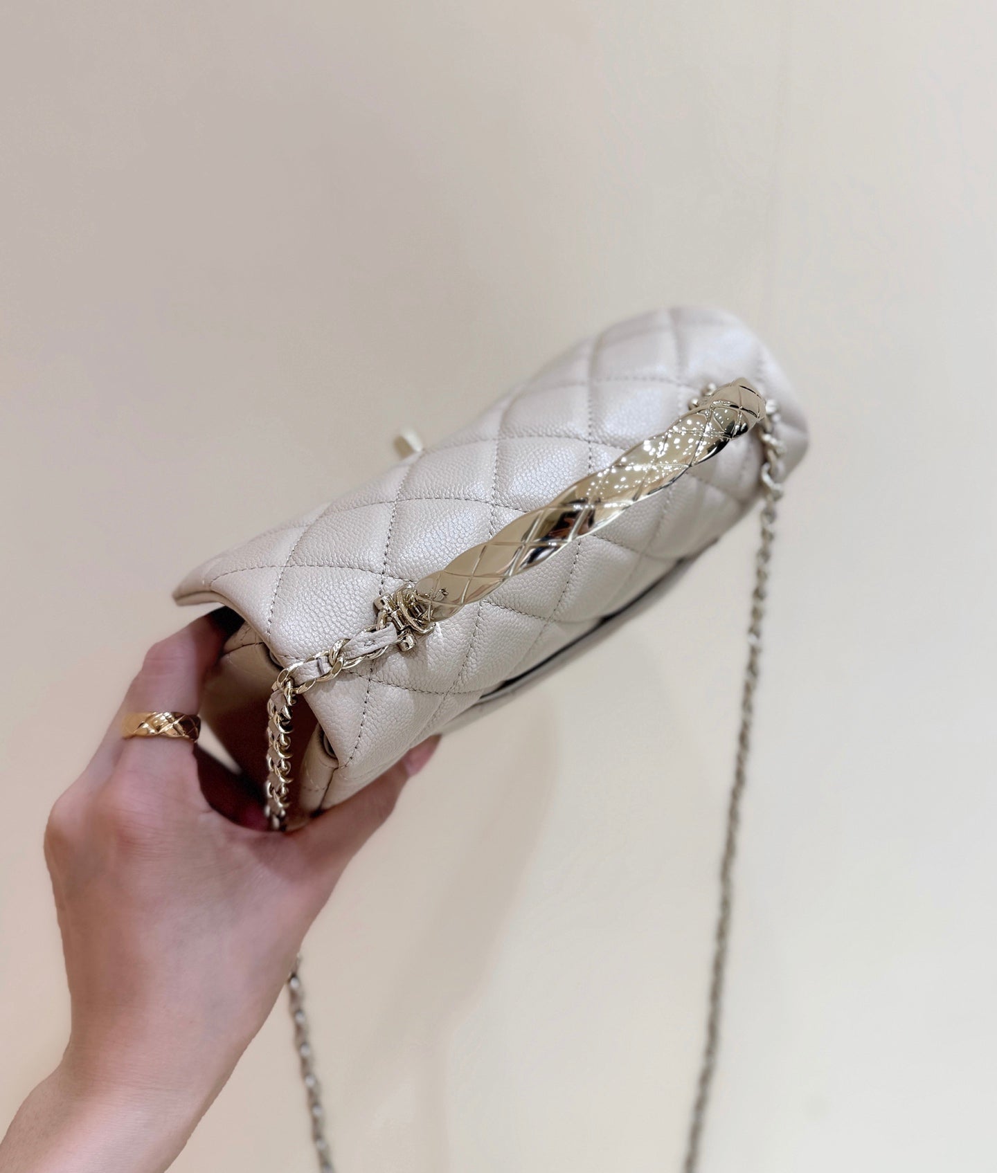 CHANEL 25S COCO CRUSH HANDLE 18 IN NUDE CALFSKIN GOLD HARDWARE