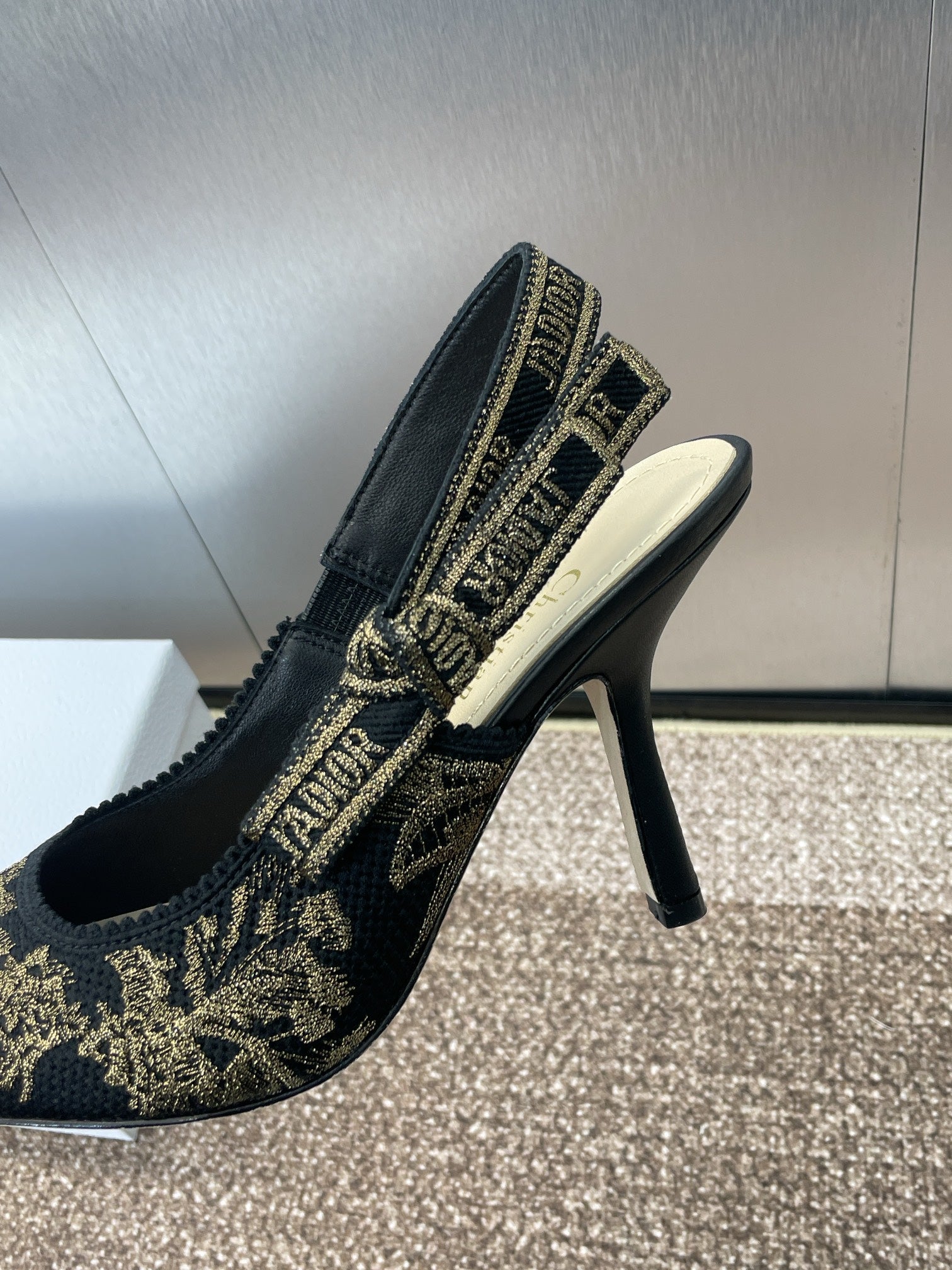 J'ADIOR HIGH SLINGBACK PUMP BLACK AND GOLD-TONE MILLEFIORI JACQUARD 95 MM