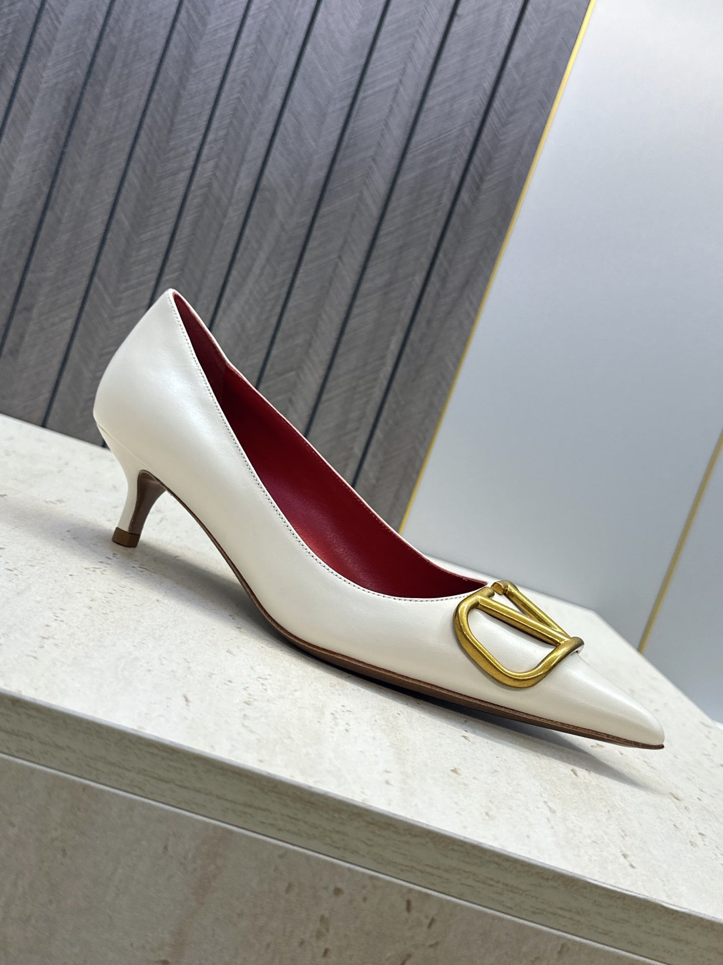 VALENTINO 26S HIGH HEELS 40 MM IN CREAM WHITE CALFSKIN WITH GOLD HARDWARE