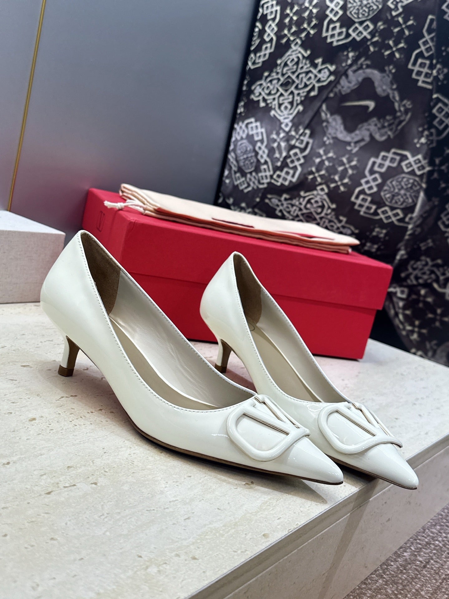 VALENTINO 26S HIGH HEELS 40 MM IN WHITE PATENT CALFSKIN