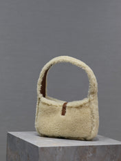 LE 5 À 7 MINI BAG 19 IN CREAM SHEARLING AND BROWN CALFSKIN TRIM