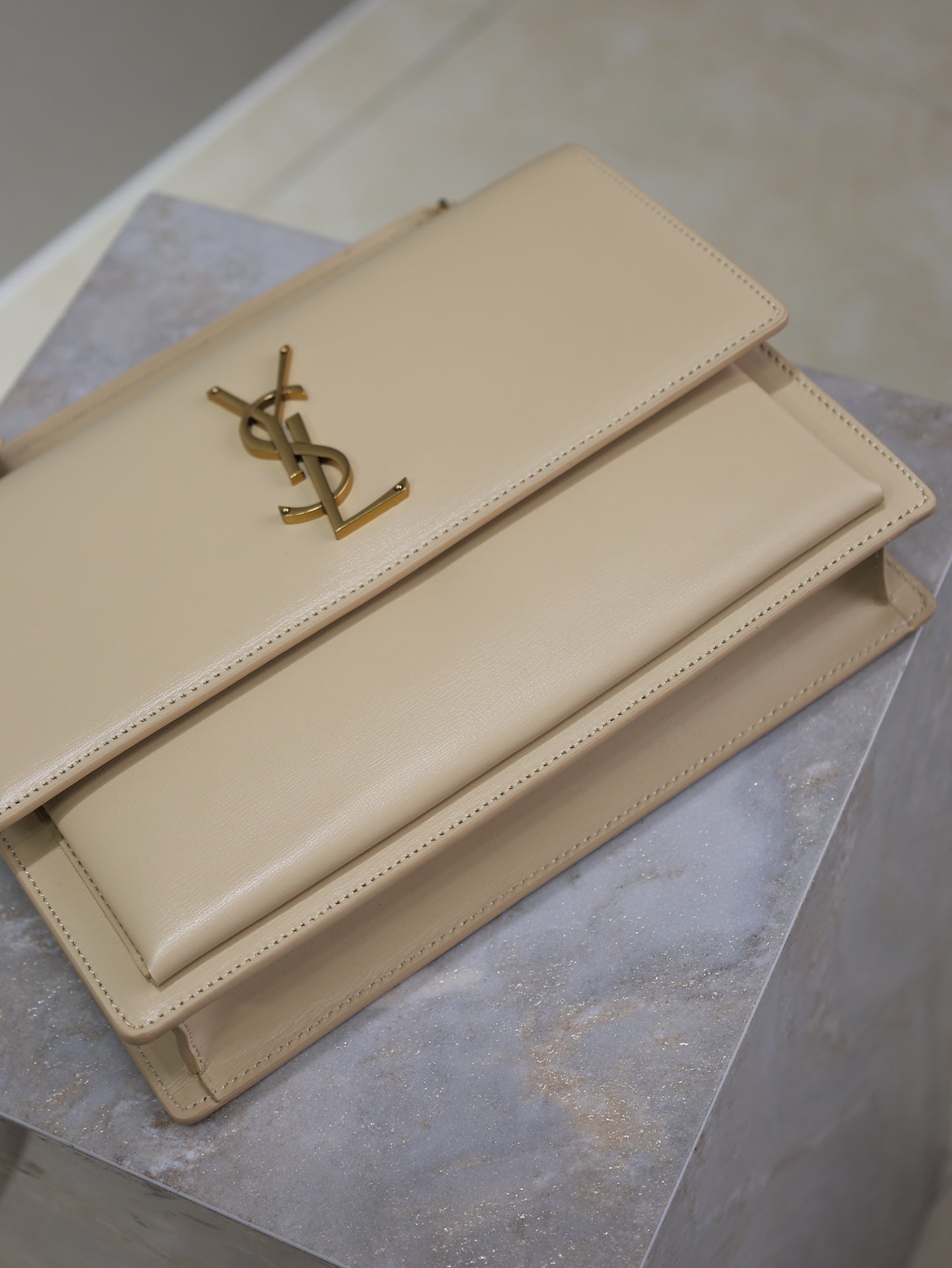 YSL 25S SUNSET MM 25 IN NUDE CALFSKIN GOLD HARDWARE