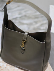 LE 5 À 7 LARGE BAG 31 IN KHAKI GREEN LAMBSKIN