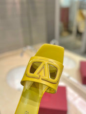 VALENTINO 26S BLOCK-HEEL SANDALS 65 MM IN DARK YELLOW CALFSKIN WITH LOGO